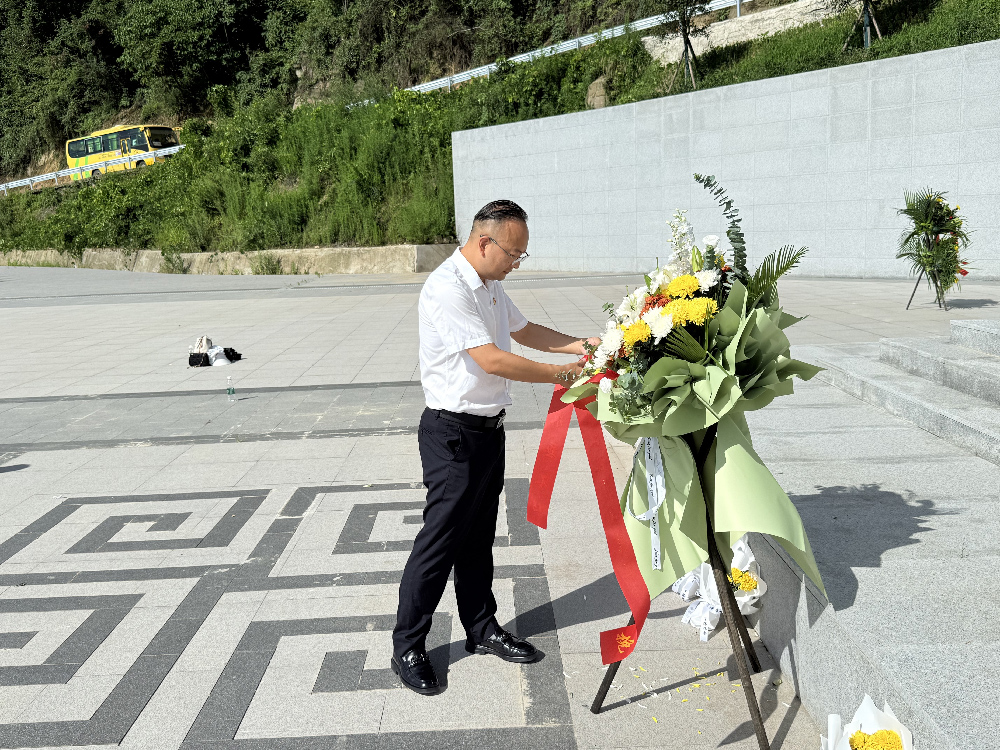 <strong>邻水交投集团党委：“建党精神永流传，使命在肩记心间”庆七一主题党日活动</strong>